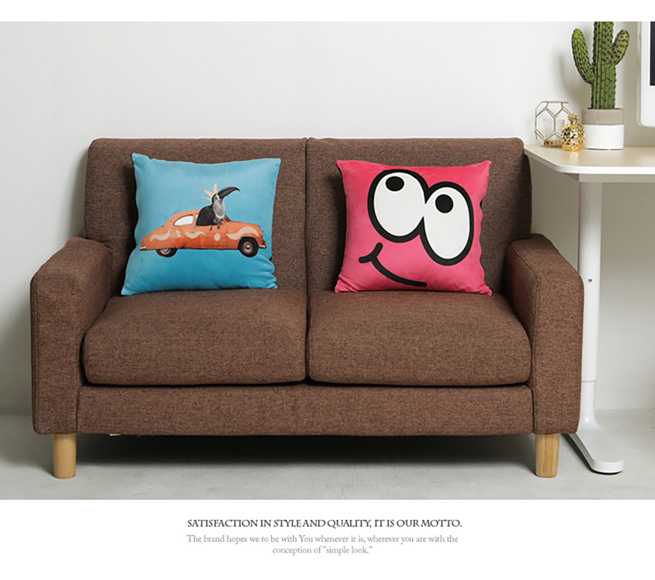 cushion_06_parrot_03.jpg